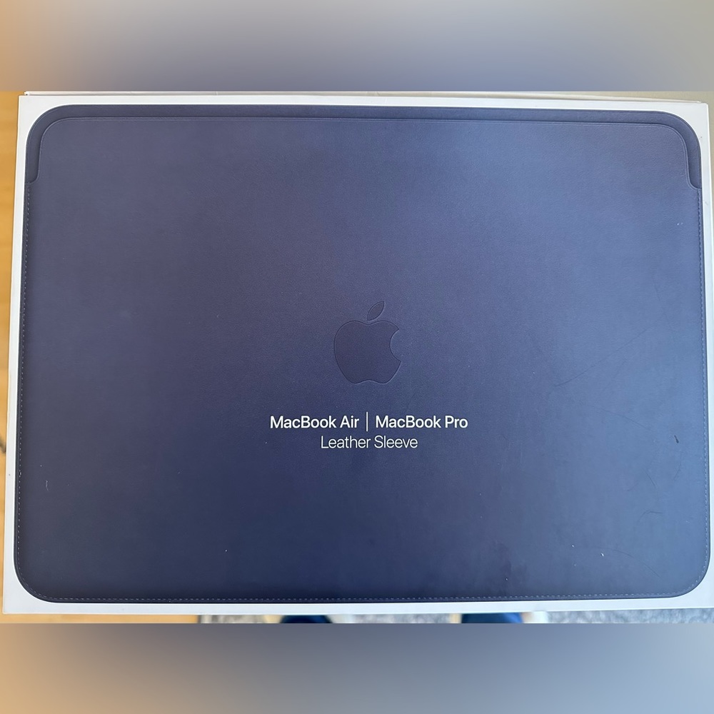 Brand new Apple MacBook Air/ MacBook Pro Leather Sleeve